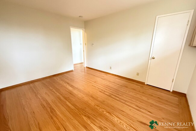 Building Photo - Spacious 4 Bedroom Home in San Mateo Hills with Dual Primary Suites