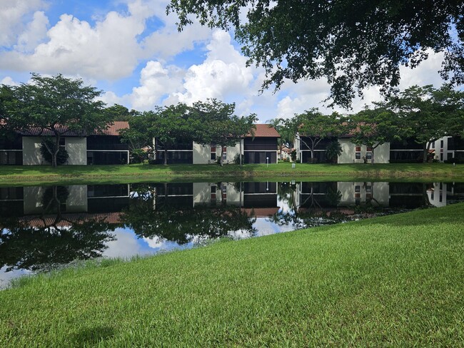 Building Photo - 10663 Ocean Palm Way