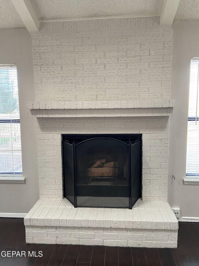 Building Photo - 6721 El Parque Dr