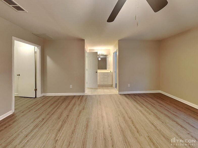 Building Photo - 4765 Jamerson Forest Cir