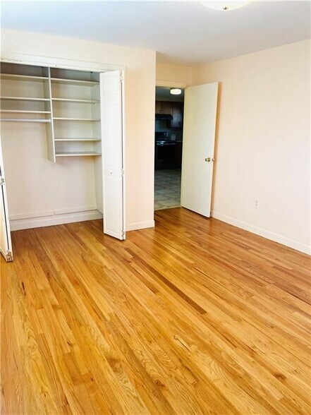 Building Photo - 241 Huxley Ave