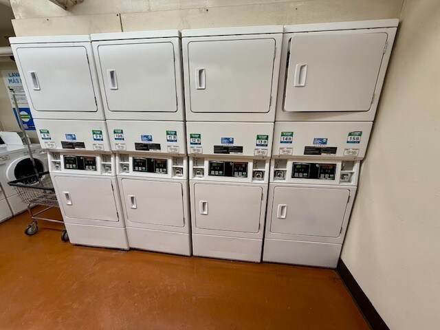 Building Photo - 777 N Washington St