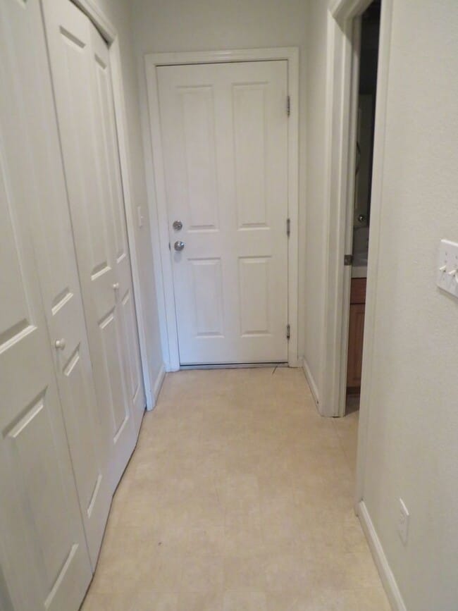 Building Photo - Beautiful 3 bedroom 2 bath coming soon in Orland!