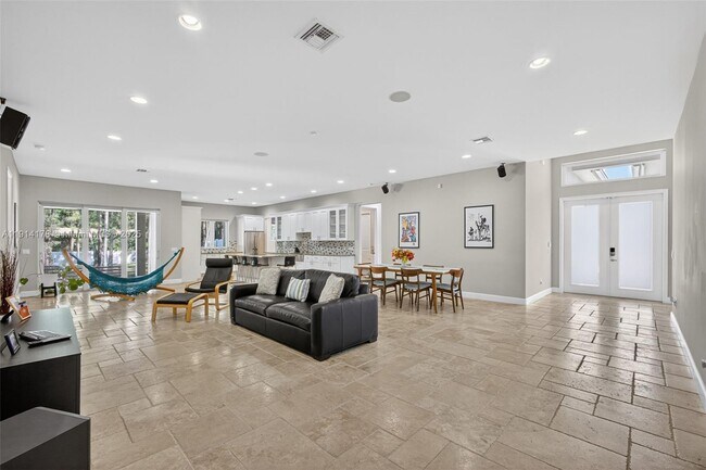 Building Photo - 18369 Mellen Ln