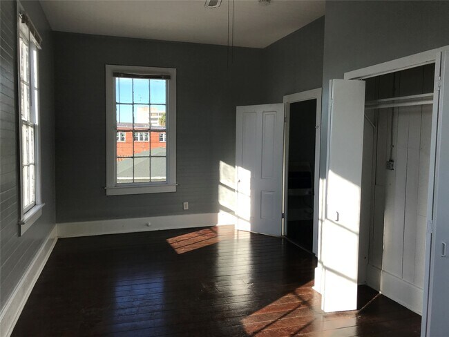Building Photo - 2127 Avenue K