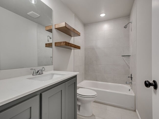 Building Photo - Newer Home available Mid-August 2026- Mustang Park- Storm Shelter