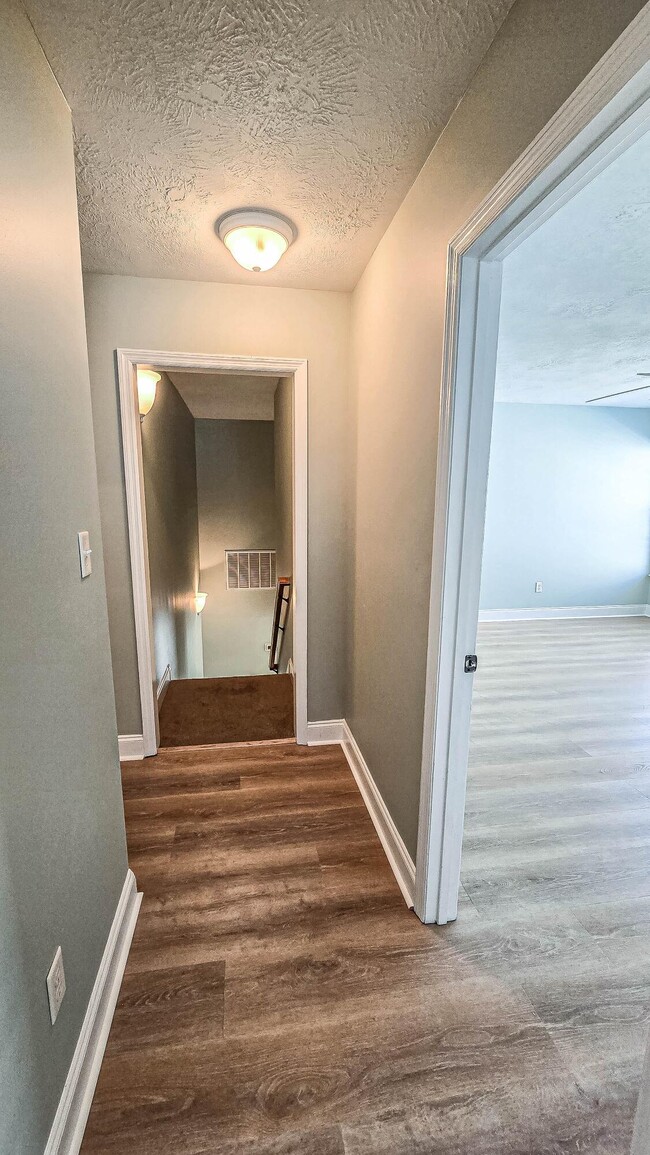 Building Photo - 831 Landing Dr