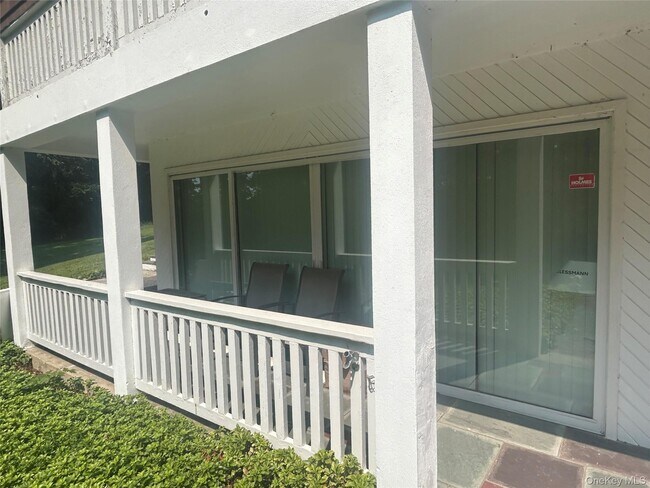 Building Photo - 40 Maplewood Dr
