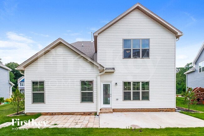 Building Photo - 5601 Marblehead Dr