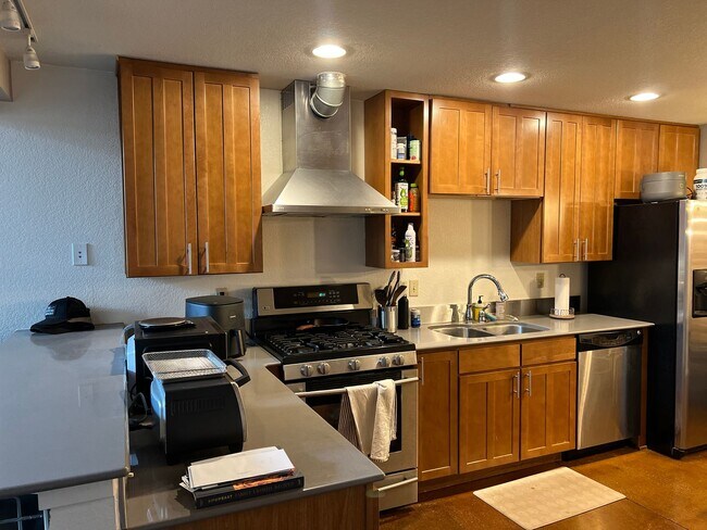 Building Photo - Amazing Condo Just Steps Away From It All!