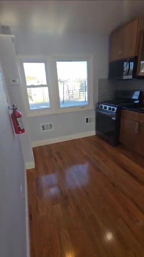 Building Photo - 16 Momm Ct