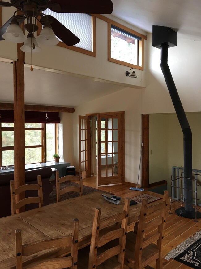 Building Photo - 1087 Quartz Ridge Rd