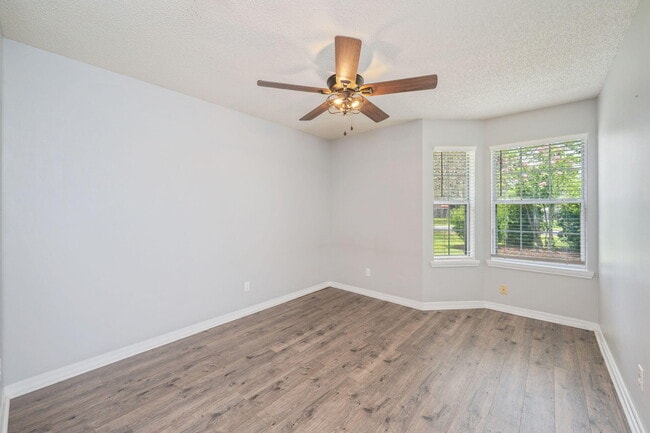 Building Photo - 6507 Flagler Dr