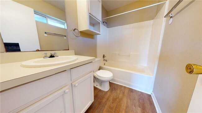 Building Photo - 1509 Hollow Hill Dr