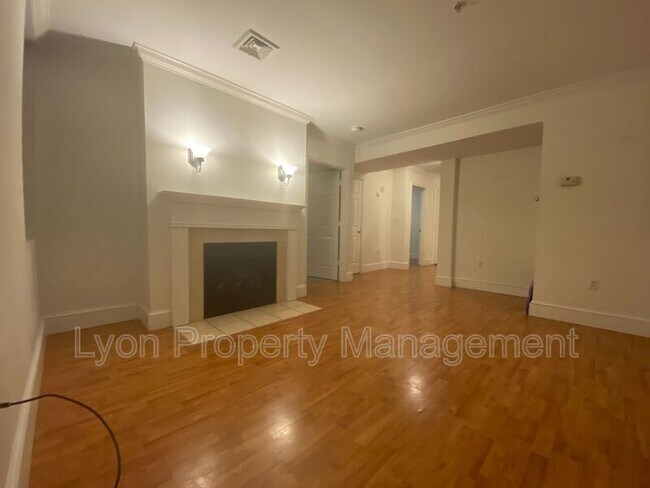 Building Photo - 426 Mt Hope St