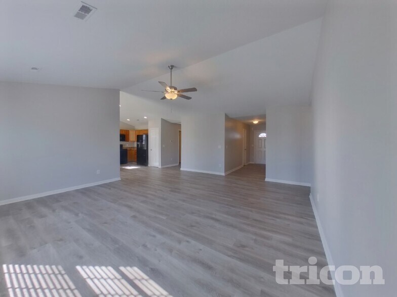 Building Photo - 427 Lynnell Way