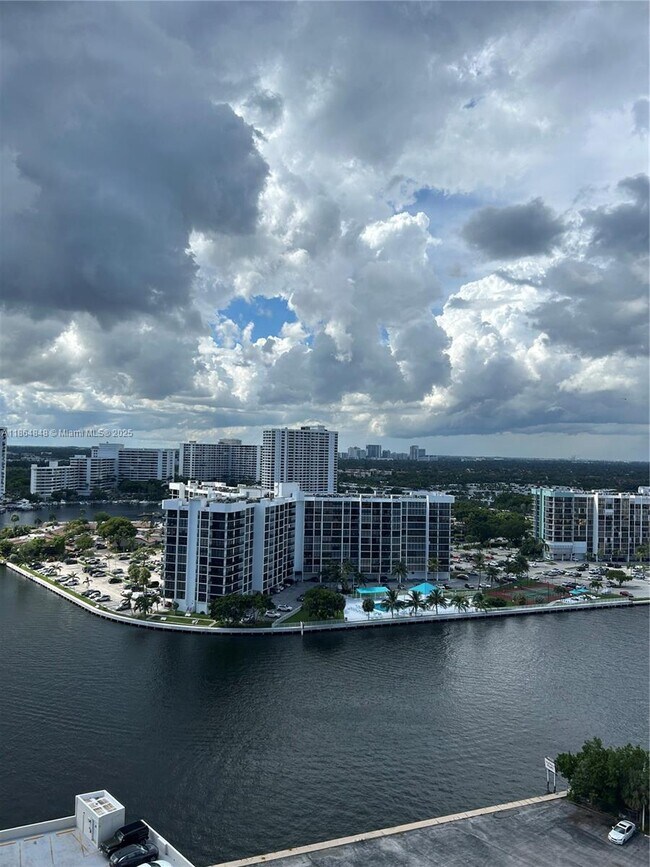 Building Photo - 3800 S Ocean Dr