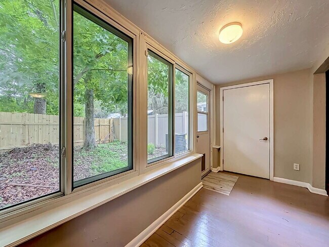 Building Photo - 2857 Wonderwood Ln