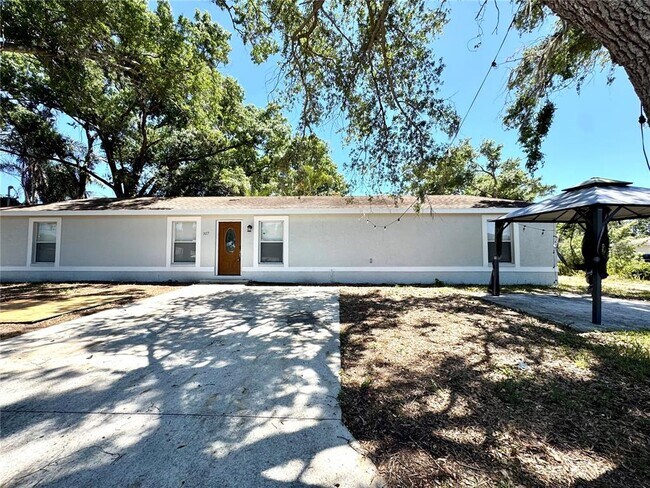 Building Photo - 307 27th St E