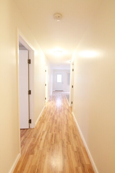 Building Photo - 923 Green St