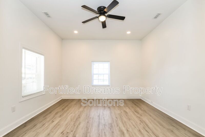 Building Photo - 235 S English St