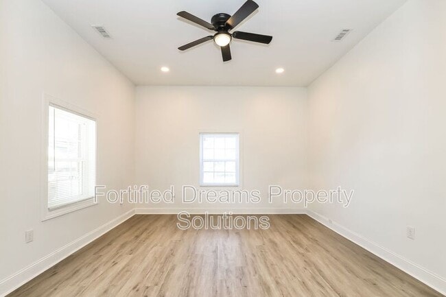 Building Photo - 235 S English St