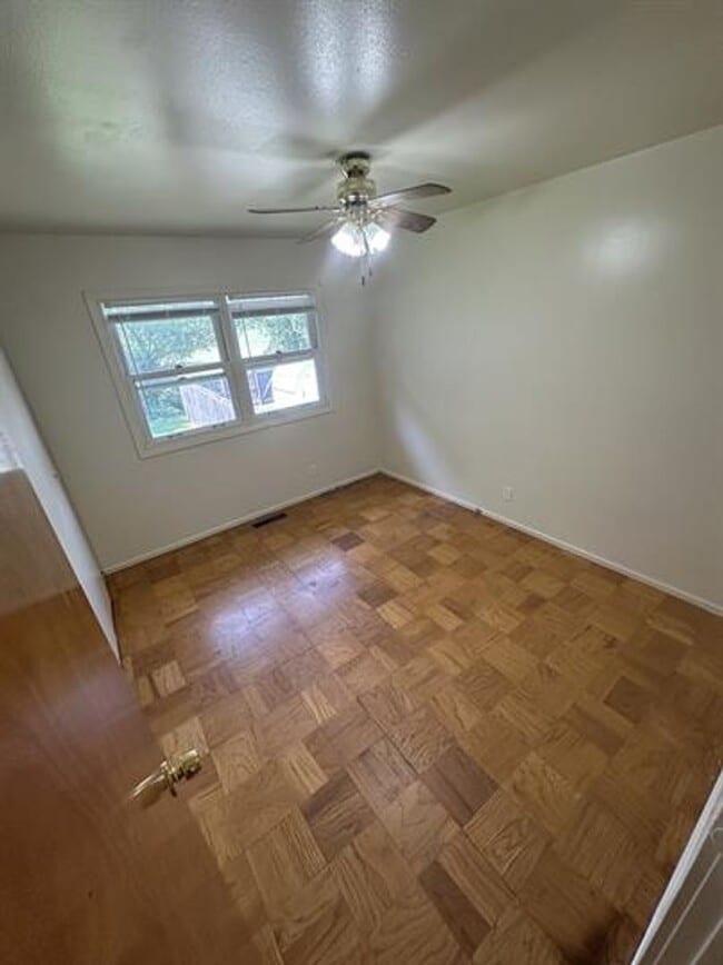 Building Photo - 1507 Fairway Dr