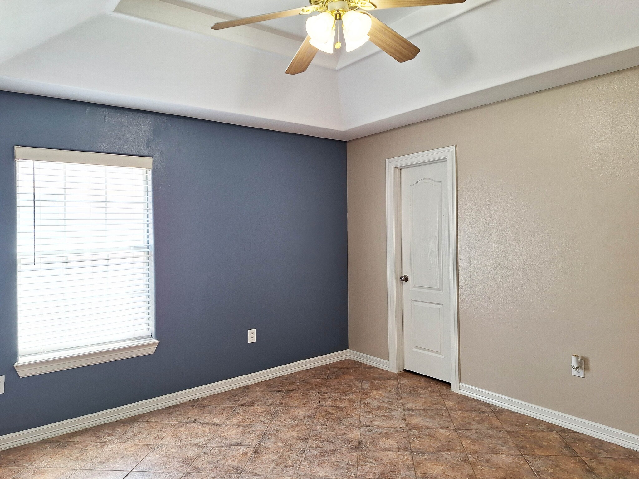 Building Photo - 2118 Aruba Dr