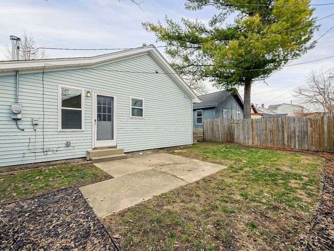 Building Photo - COMING SOON! Lake Living at Its Finest in Keego Harbor!