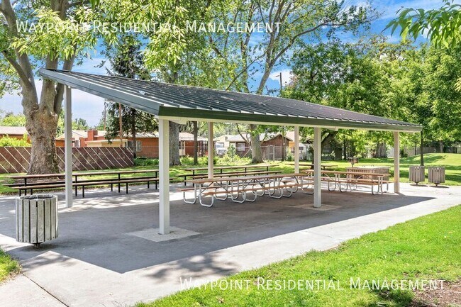 Building Photo - 2457 N Ashgrove Ln