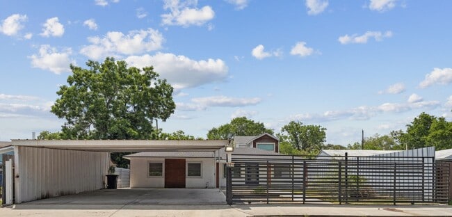Building Photo - 6414 Crestridge St