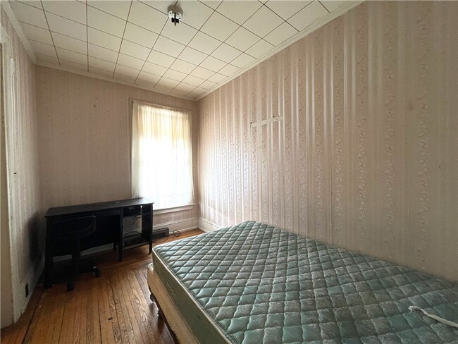 Building Photo - 49 Spruce St