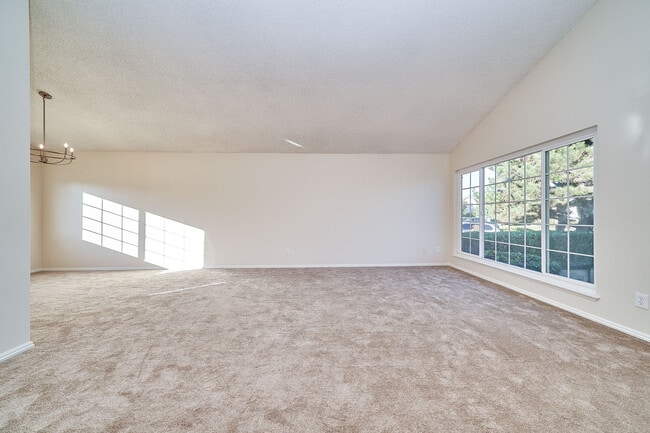 Building Photo - 15507 Caulfield Ave