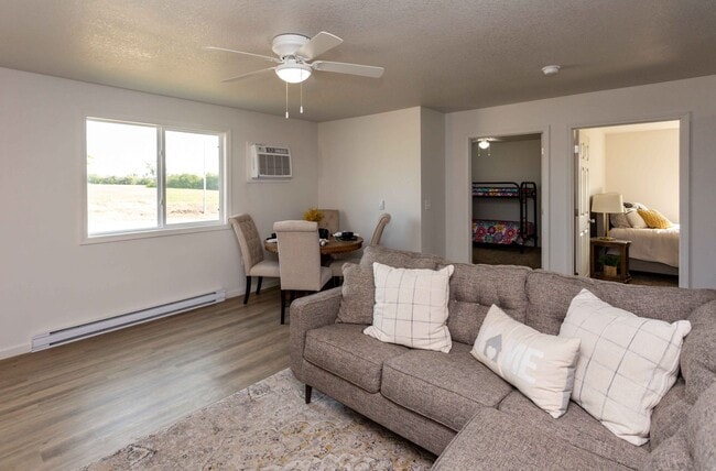 Building Photo - 3 Bedroom, Single-story Townhomes for rent...