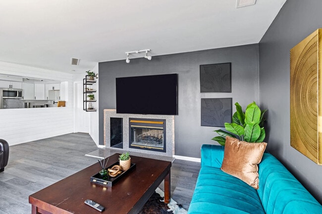 Building Photo - 301 S Front St