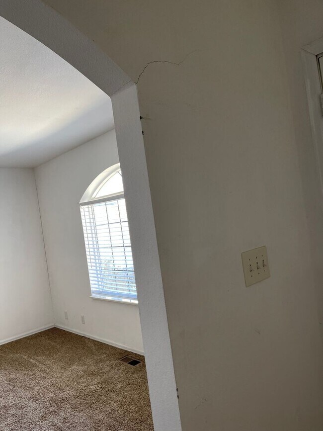 Building Photo - 1118 Macon Ave