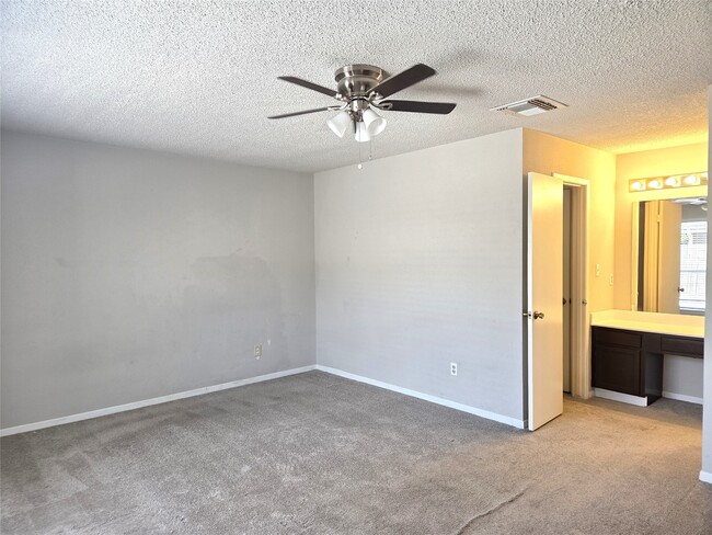 Building Photo - 13427 Juniper Point Dr