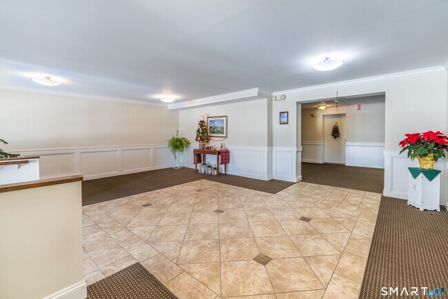 Building Photo - 185 Melba St