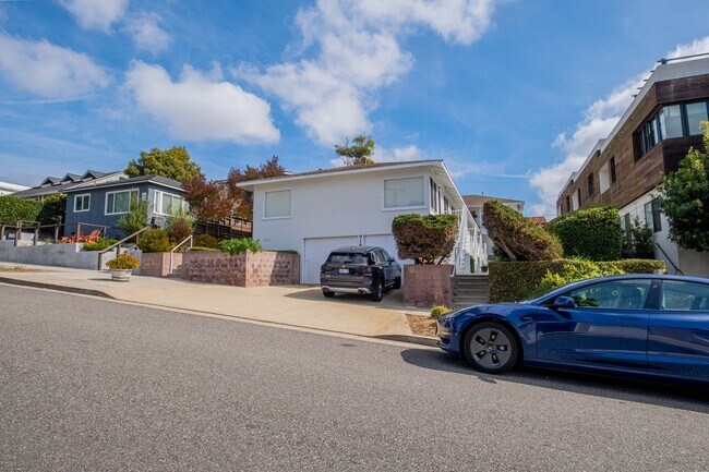 Building Photo - Juanita Residences