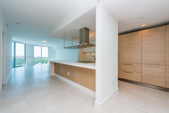 Building Photo - 17111 Biscayne Blvd