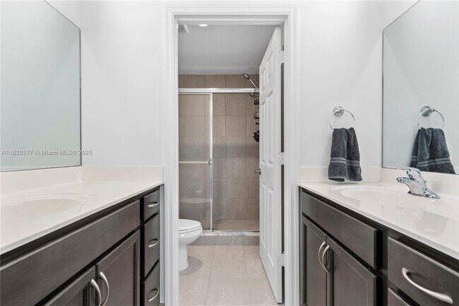 Building Photo - 6285 SW 47th Manor