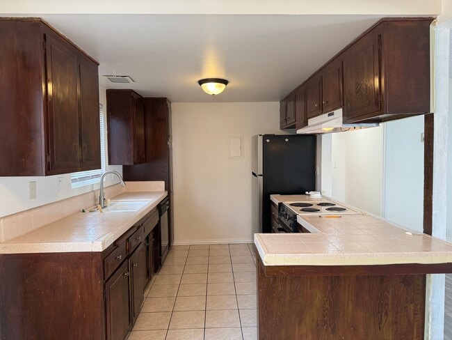 Kitchen - 1112 Opal St