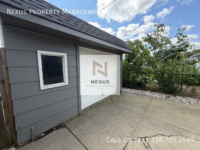 Building Photo - 6475 Sandfield Dr