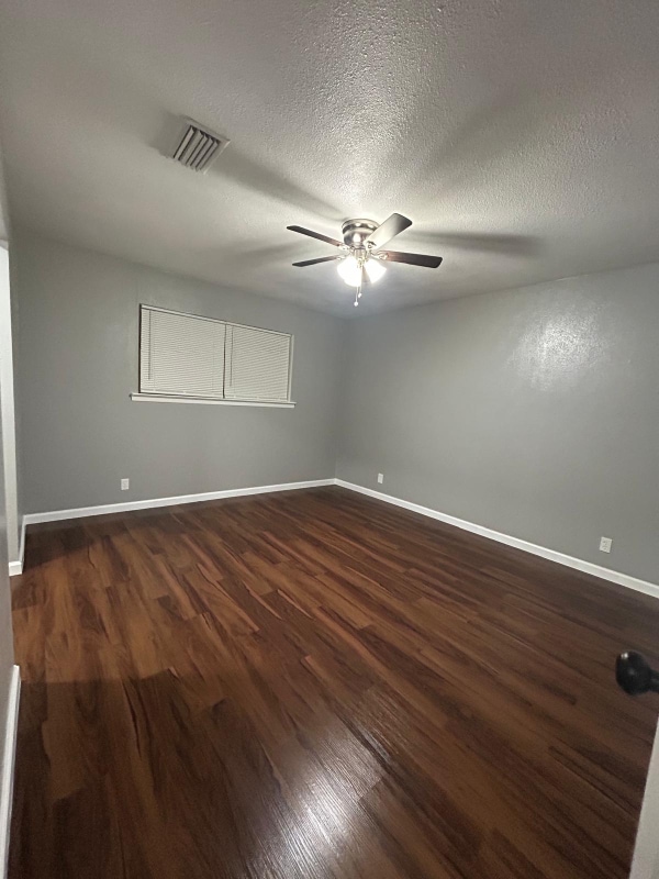 Building Photo - 704 W Pleasantview Dr