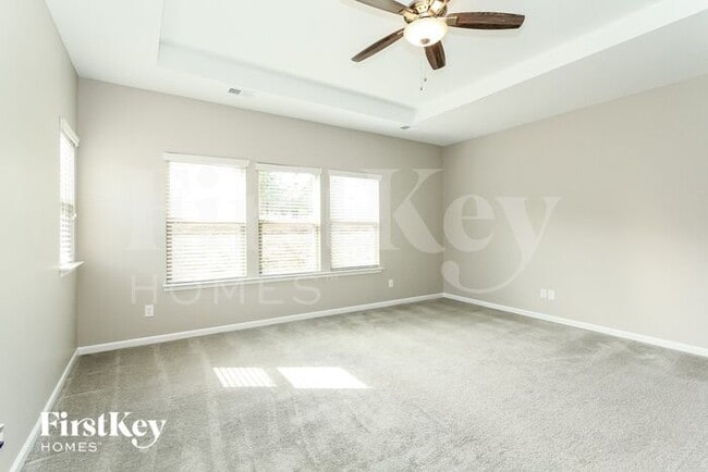 Building Photo - 11370 Cedarvale Farm Pkwy