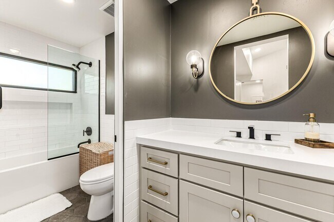 Building Photo - 9917 N 52nd St