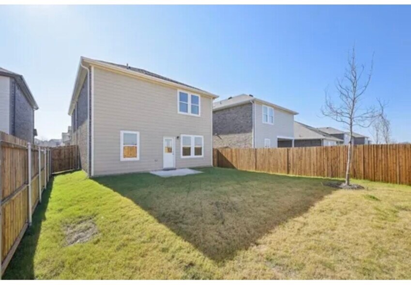 Building Photo - 14140 Emeric St