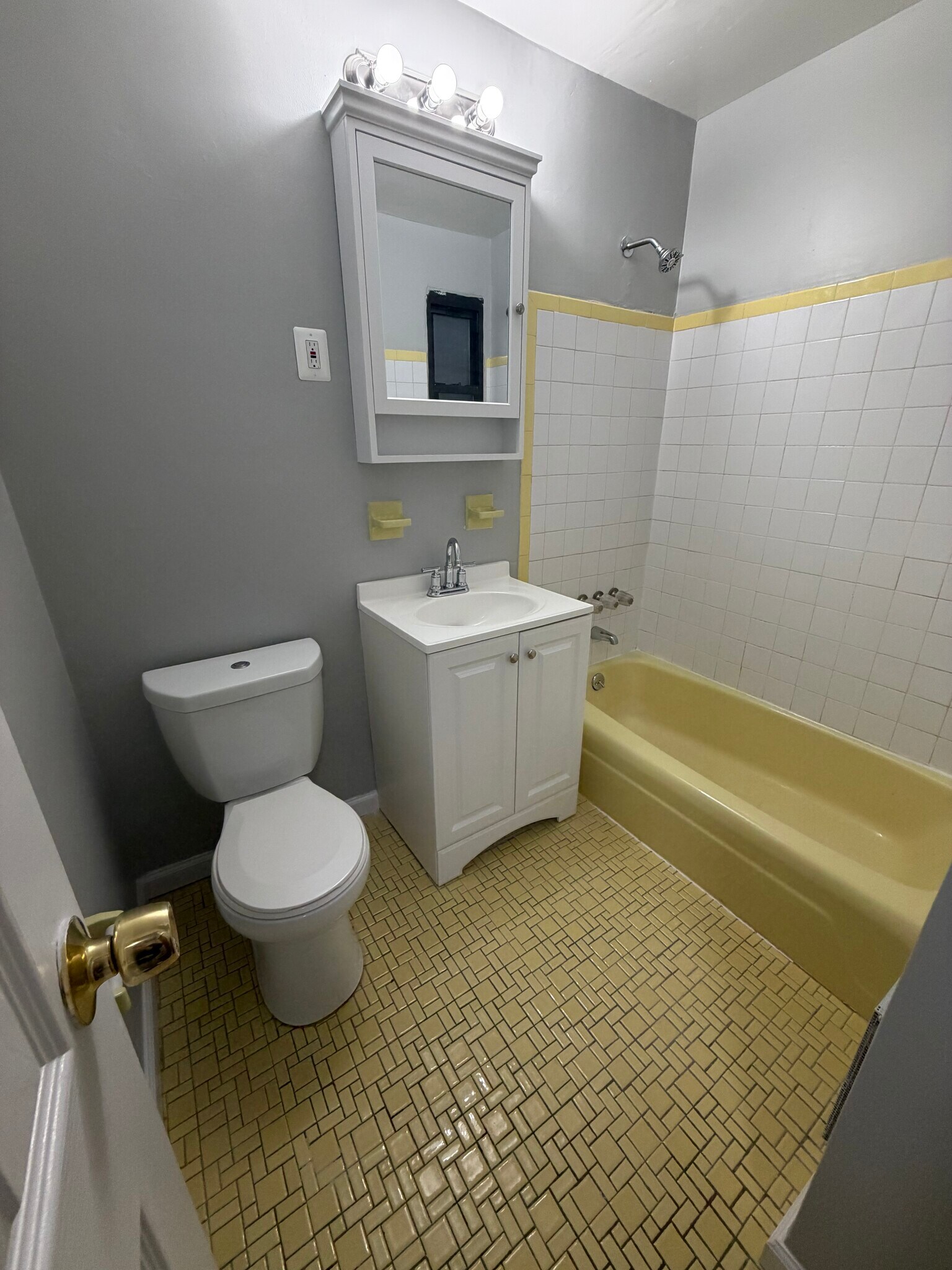 Building Photo - 337 E Grand Ave