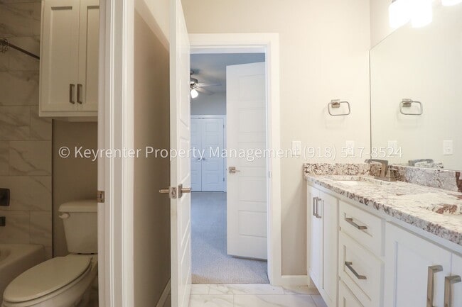 Building Photo - COMING SOON! Marvelous and Modern 3 Bed/ 3.5 Bath Home in South Broken Arrow!