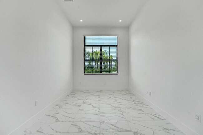 Building Photo - 13908 Vivant Dr